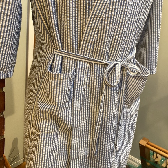 Blue and white seersucker striped robe - Picture 3 of 10